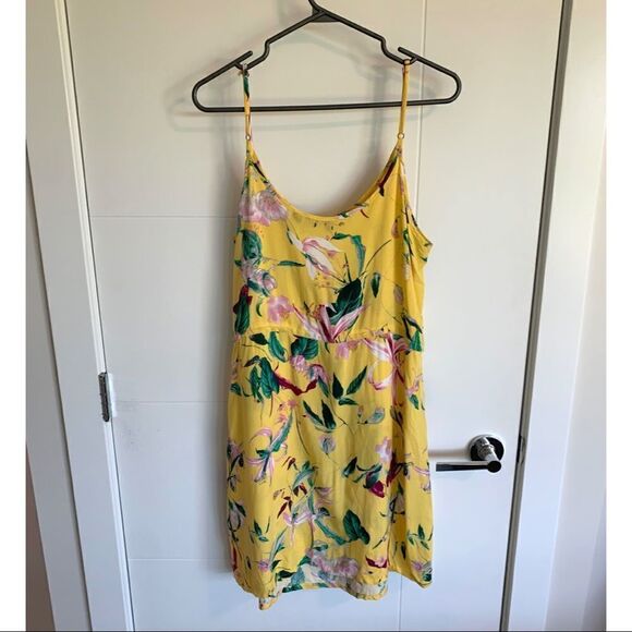 🌸3 for $30🌸 Vero Moda Summer Floral Spaghetti Strap Dress with Tie in Waist - Picture 3 of 6